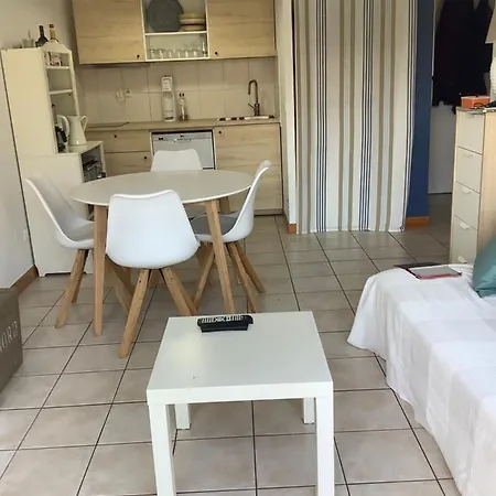Les Jardins De L'empereur, Apartment